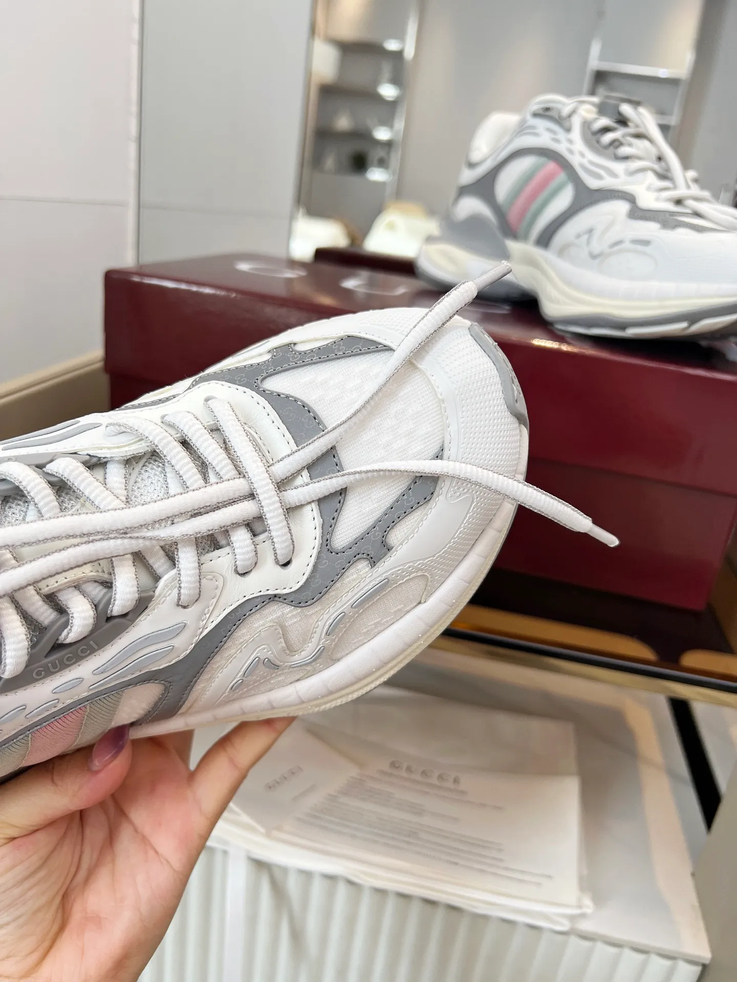 [G Home] P:920💰 Men’s size comes out first Size: 39-45 (45 customized) 2025Gucci series 2.0 sports shoes are made with heavy investment❤️‍🔥❤️‍🔥❤️‍🔥Renewed interpretation of the brand's iconic striped webbing elements😍😍When retro genes collide with futuristic design🎊🎊This new pair of Gucci shoes directly reaches the trend threshold💥 ✔️Color combination of caron contrast + classic stripes, GG reflective piping, visual impact, and comes with a high-light filter for street use ✔️ The structure is made of multi-layer splicing of different materials, mesh is breathable, leather is shaped, and the outsole is made of EVA foam and TPU. 😍😍😍Fashion and practicality are both online ✔️ Detailed double G midsole + iconic double G lock shoelaces, retro DNA is crazy and restless, and every step is based on the trendy aesthetic ❤️❤️❤��❤️